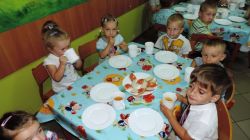 Pierwsze śniadanie Maluszków