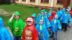 Letni spacer w strugach deszczu