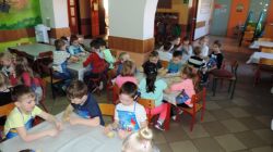 Jeszcze tylko drobne poprawki i babeczki będzie można wsadzić do piekarnika pani Basi