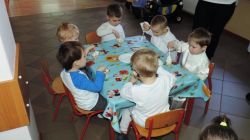 Białe owoce pod białą kołderką - przepyszny deser w wykonaniu przedszkolaków