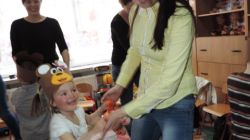 Wspólny walczyk mamy Wiesi z córką Lenką