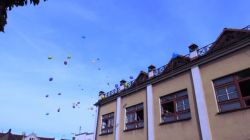Balony z marzeniami lecące do nieba
