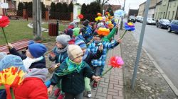 Przemarsz alejkami baranowskiego Rynku