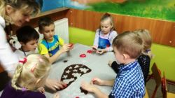 Ta grupa Puchatków również ciężko pracuje
