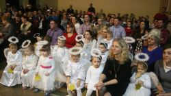 W oczekiwaniu na swój występ - Aniołki