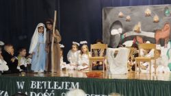 Maryja i Józef zmierzają do Betlejem