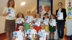 ...z pucharem, medalami, dyplomami i Tym najważniejszym, który cały czas nad nami czuwał :-)