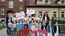 Pamiątkowe zdjęcie z uczestnikami ze Żłobka "Barankowo"