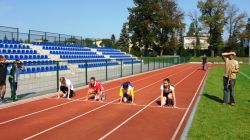 Niski start biegu na 60 m.