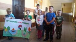Pierwszoklasiści prezentują wierszyki o treści ekologicznej