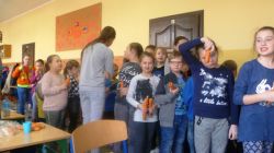Kolejka do pracowni instrumentów