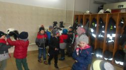 tutaj można przymierzyć strażackie kaski