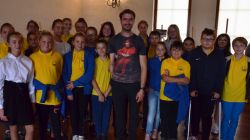 wspólna fotografia z podróżnikiem